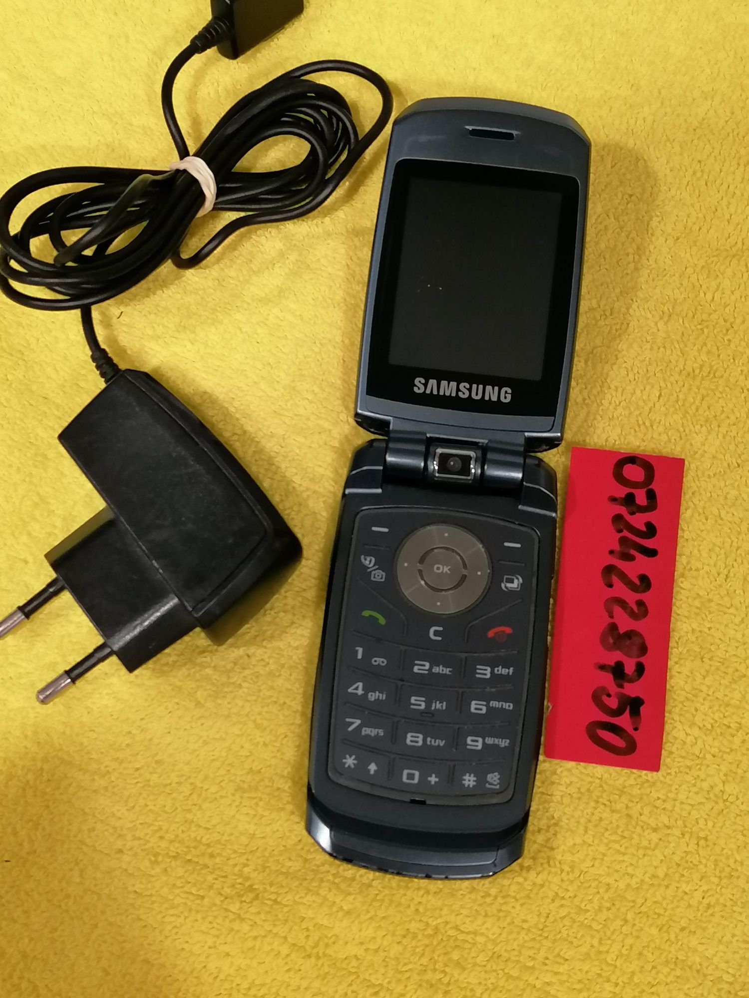 Super telefon cu clapeta SGH-j630 cu incarcator original,  original