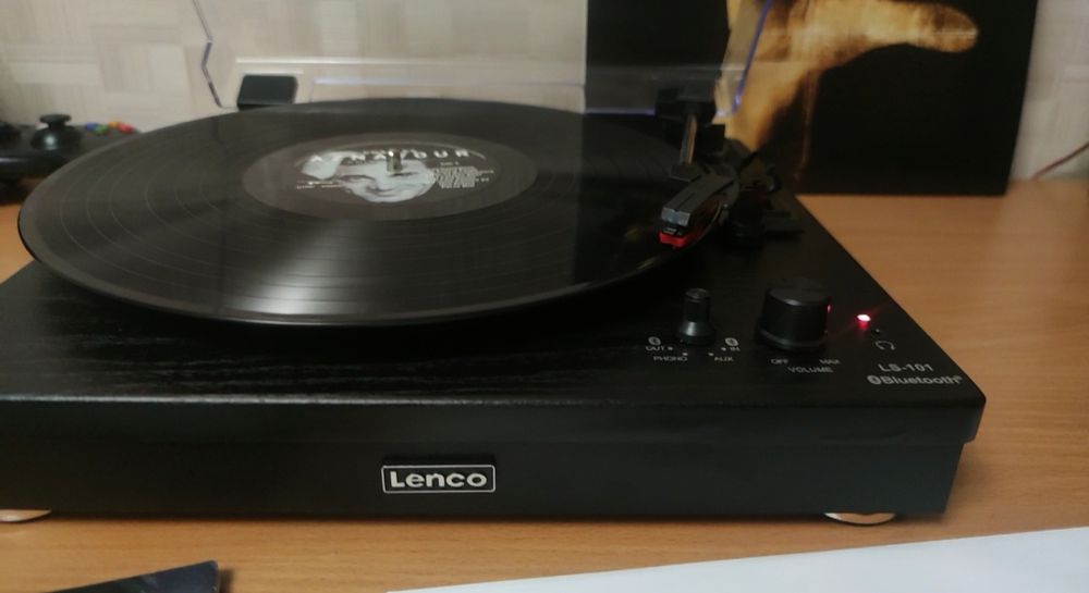 Срочно. Виниловый проигрыватель Lenco LS-101 Black