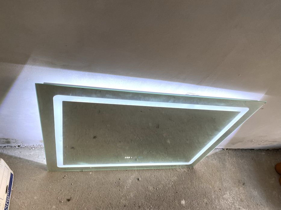 LED огледало  с размери 70/90см с функция против изпотяване