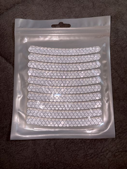 Светоотражающие наклейки для колес автомобиля