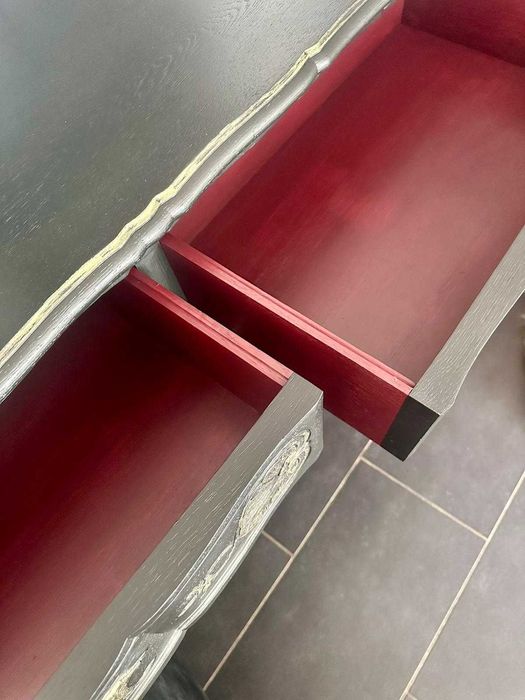 Comodă vintage elegantă în stil Louis XV – restaurată cu rafinament