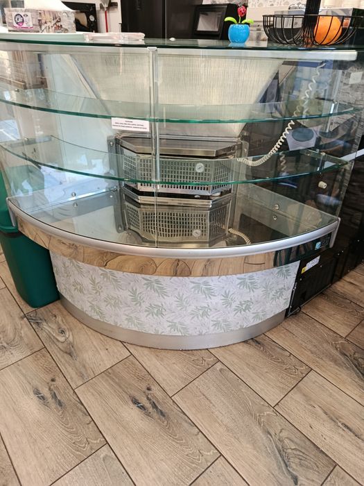 Vând vitrina deserturi