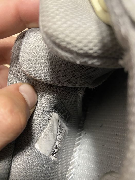 Оригинални Yeezy 700