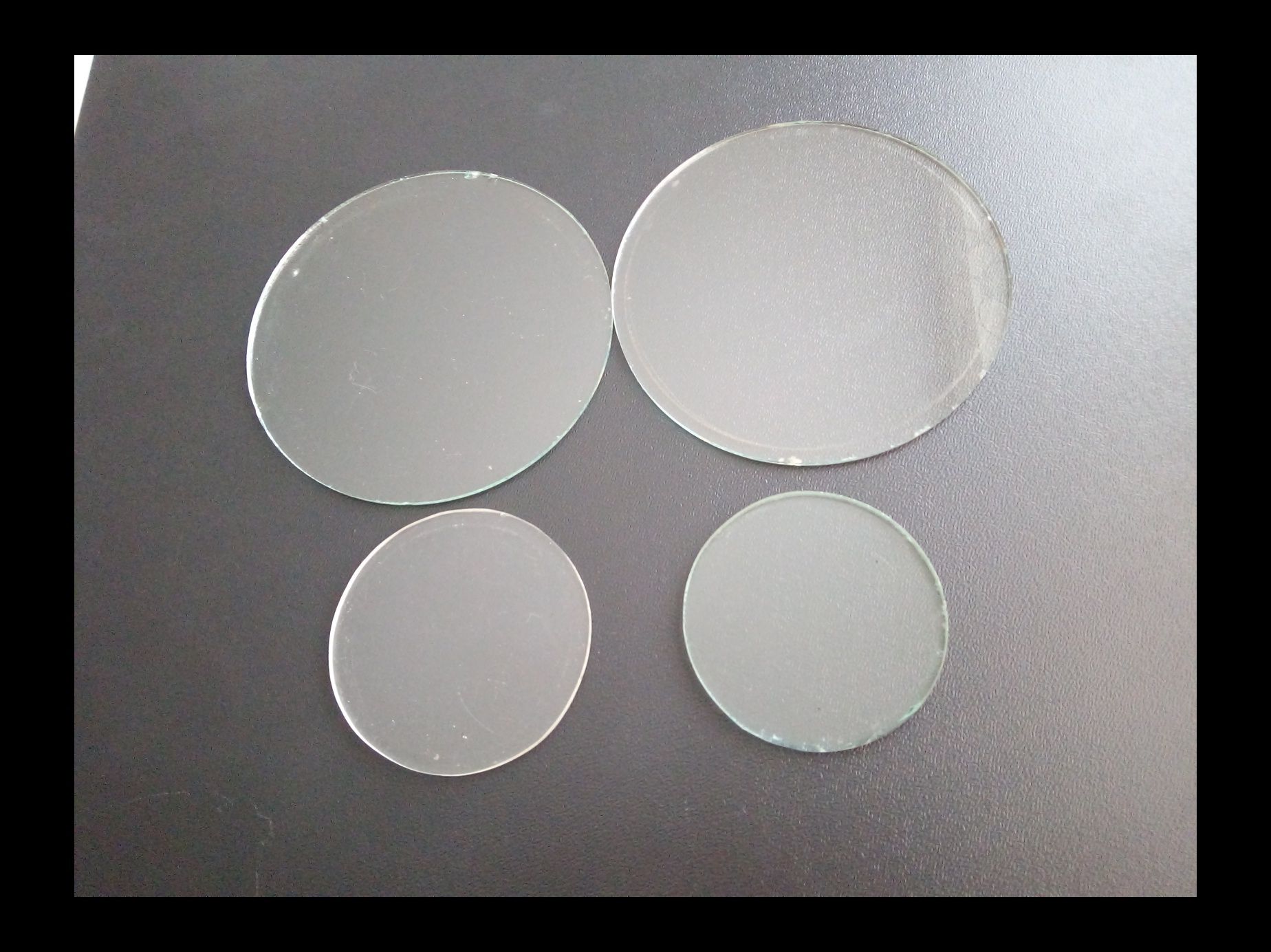 Кръгло стъкло, пластмасов кръг