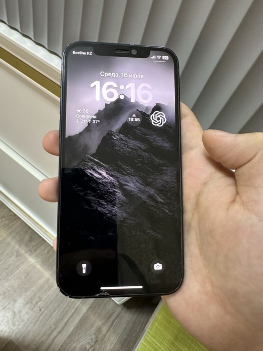 Айфон 12 срочно продаю