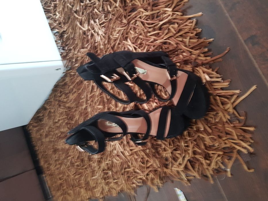 Sandale cu toc gros masura 38