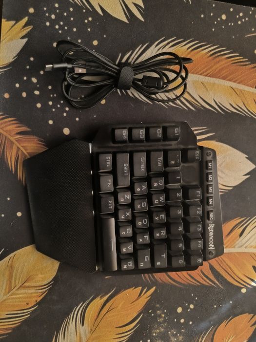 Продю Steam Deck 1TB в отличном состоянии.