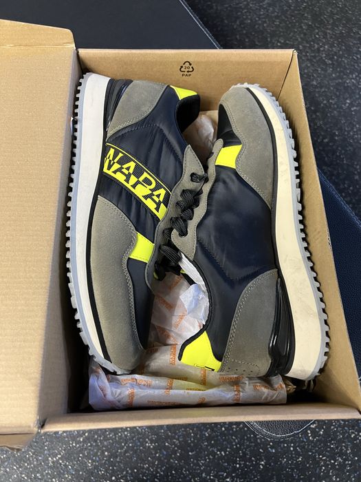 Новые кроссовки оригинал.