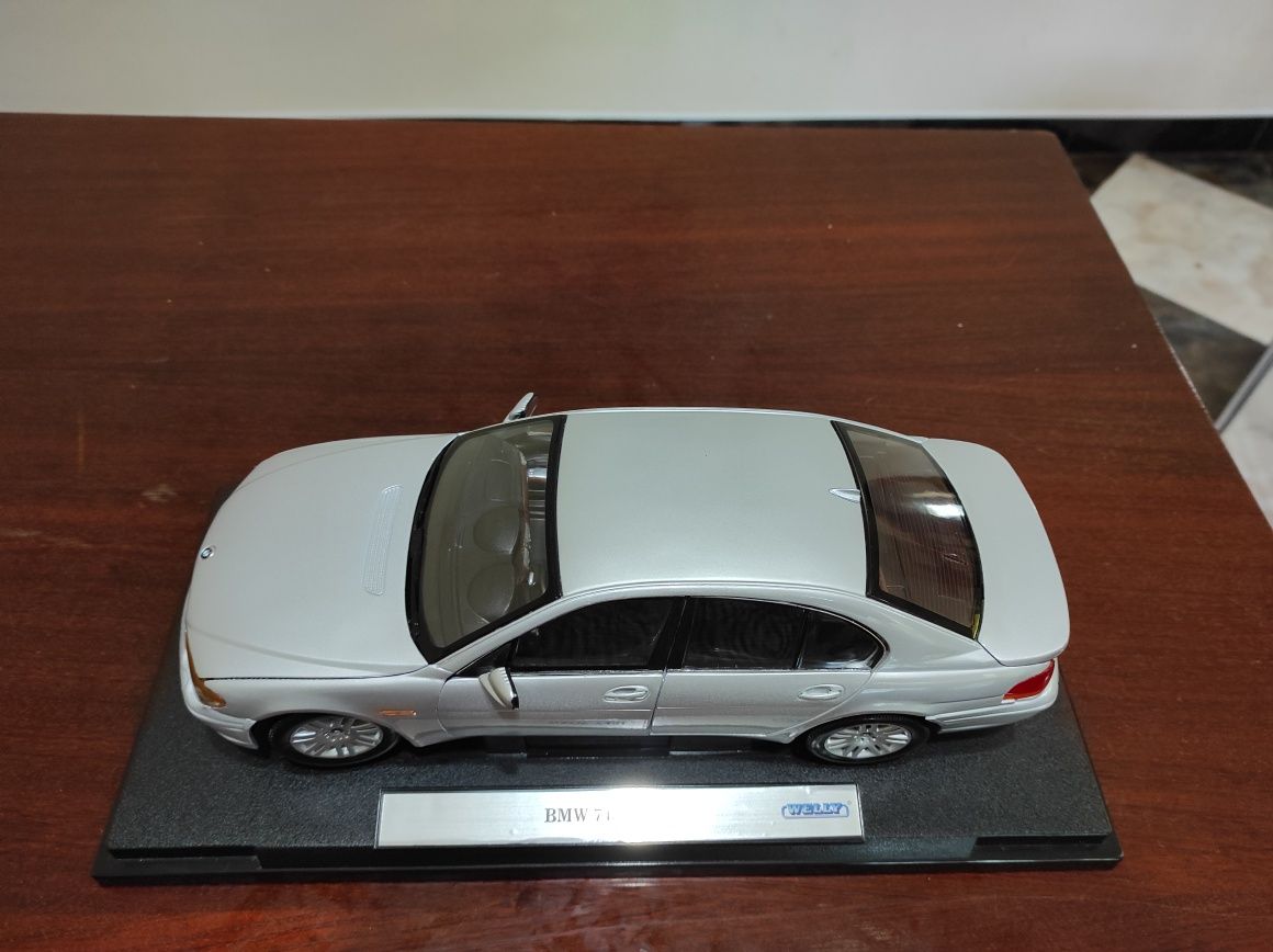 Machetă 1:18 Bmw 745 i , nouă în cutie.