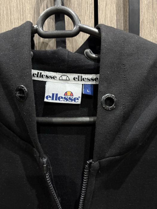 Слутшърт Ellesse