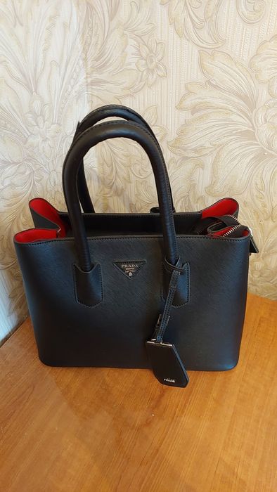 Продам сумку Prada