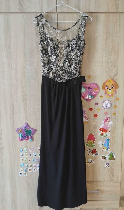 Rochii de seara noi sau second-hand