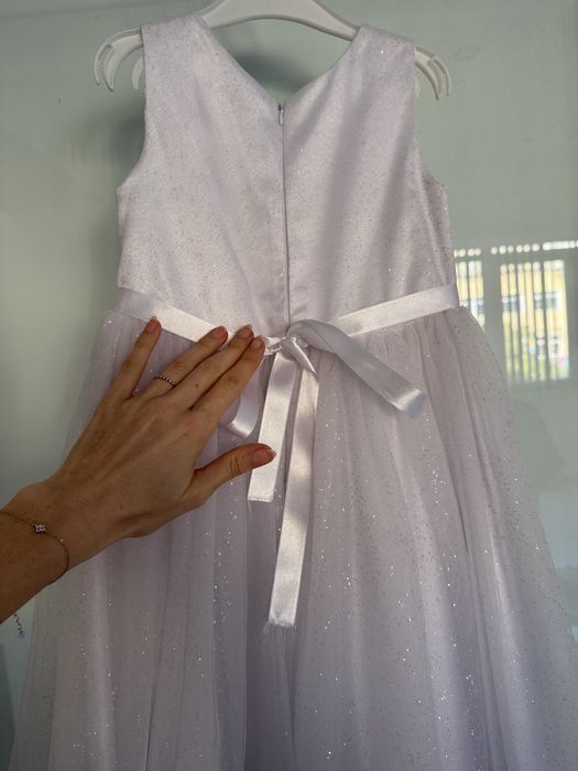 Детска официална бяла рокля с блестящ тюл