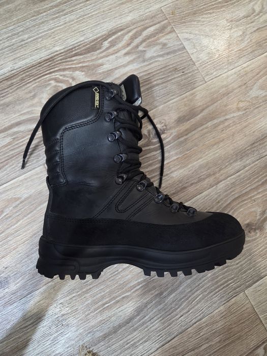 Продам ботинки черного цвета