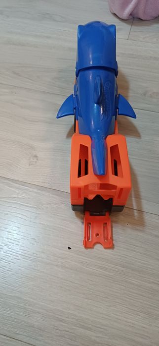 Hot wheels  rechinul transportator