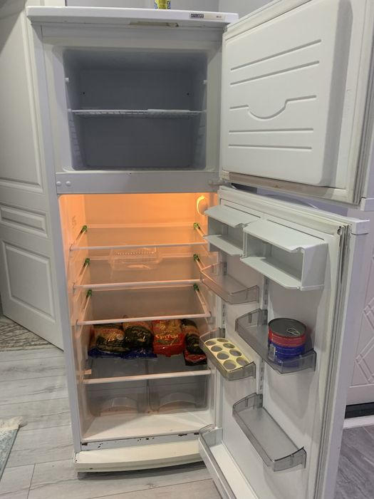 Продается холодильник в отличном состояний очень хорошо работает