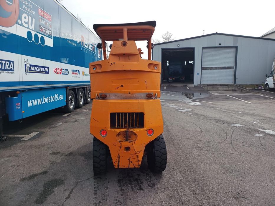 Motostivuitor diesel ridica 3 tone la 5 metri