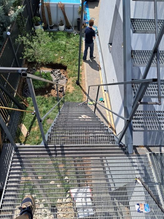 Scări zincate durabile și sigure. Montaj profesional, ne deplasăm în t