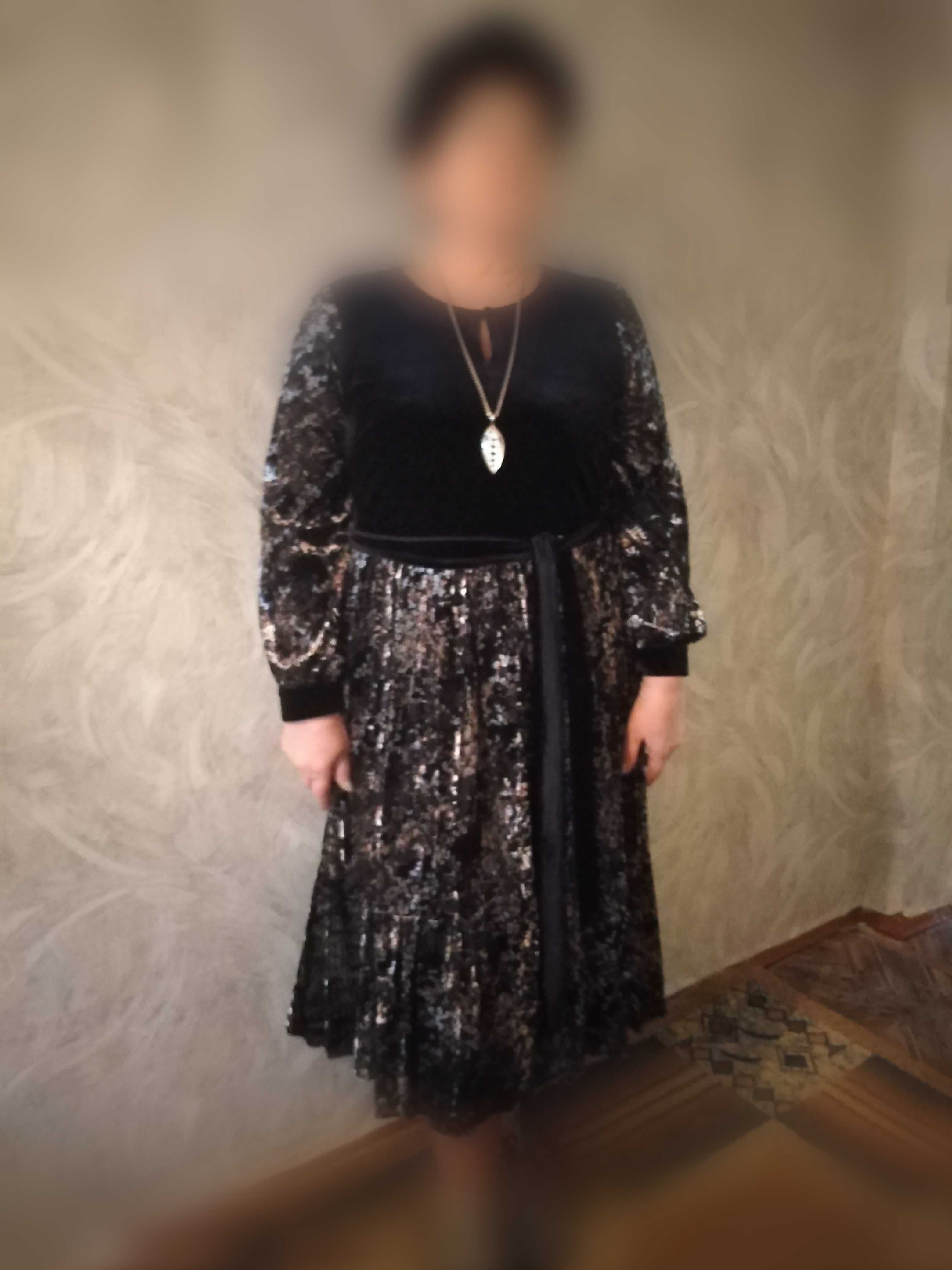Платье нарядное велюровое
