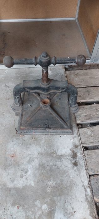 Presa de cărți vechi