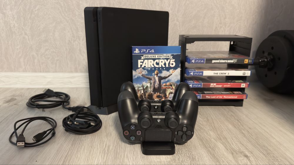 Playstation 4 Slim 500GB +Два джойстика+5 игри