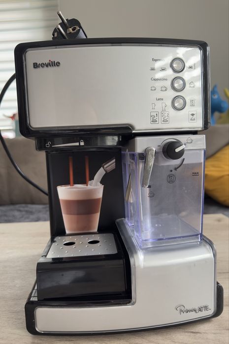 Кафе машина за еспресо, лате и капучино