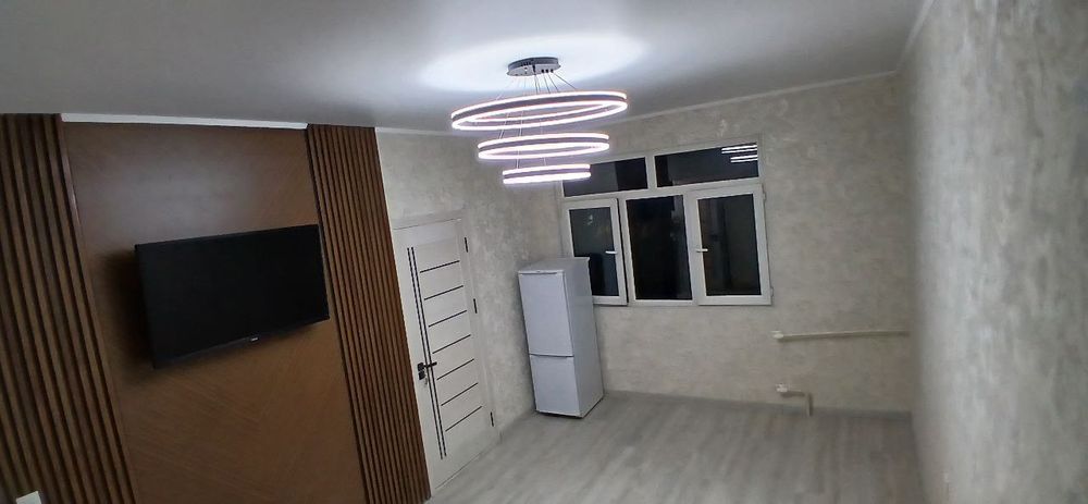Mirzo Ulugʻbek metrosi oldidan 1/4/4  shinam yangi kvartira beriladi