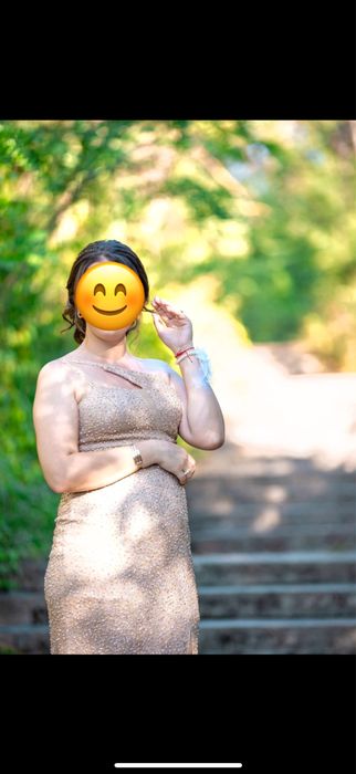 Официална златиста рокля