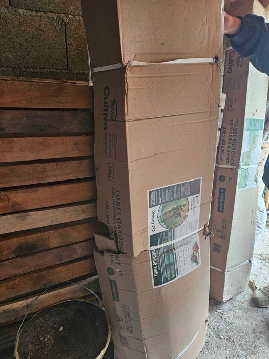 чисто нова оранжерия с полиетиленово покритие, размери д8м, ш3м, в2 м