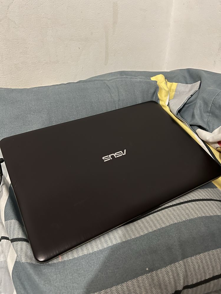 Продам ноутбук Асус Asus в идеальном состоянии все работает