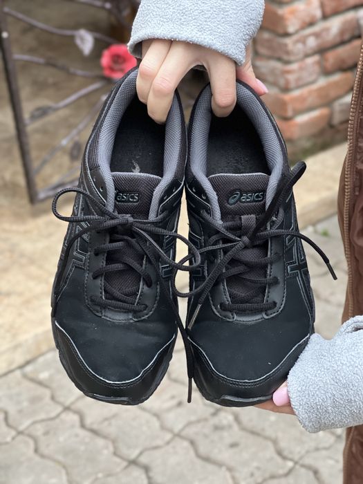 Asics eleganti si comozi