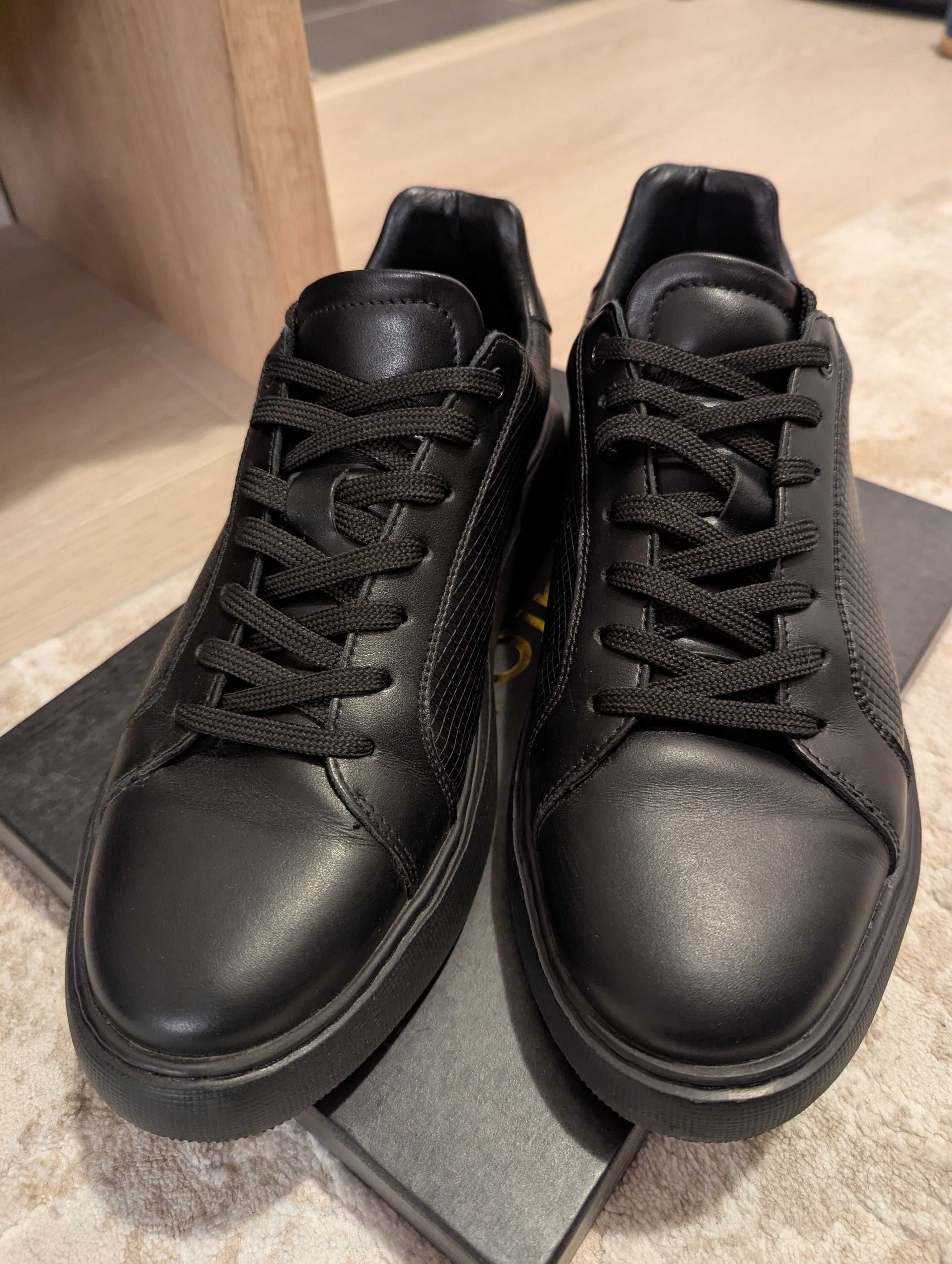 Pantofi negri Bigotti
