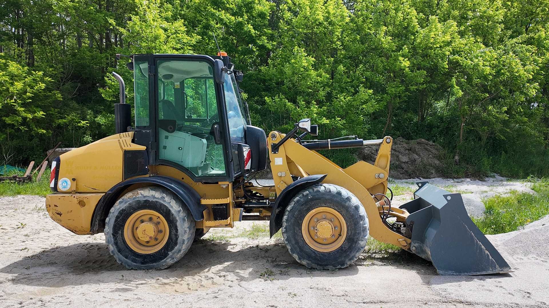 Caterpillar 907H2 - Incarcator frontal pe cauciucuri