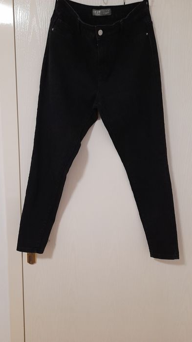 Vind blugi elastici de fete  și băieți. Stare bună.