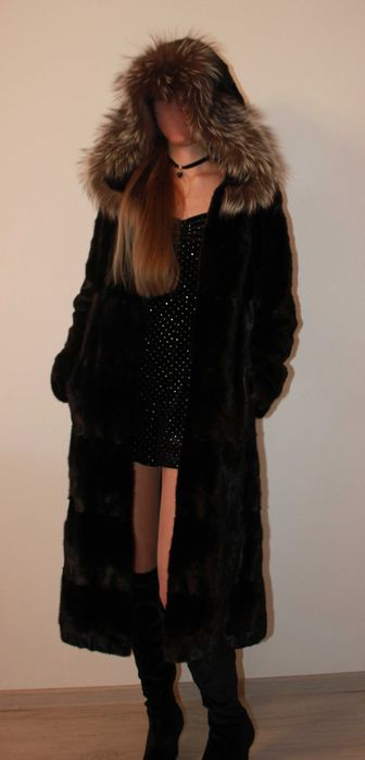 Haina de blana naturala neagra, vizon cu guler de vulpe argintie