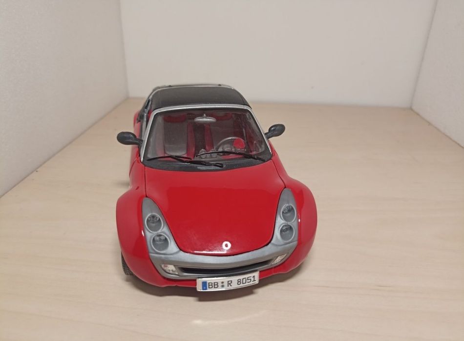 Smart 1:18
Scara 1:18
Bburago 

Pozele reflectă realitatea. Se vinde e