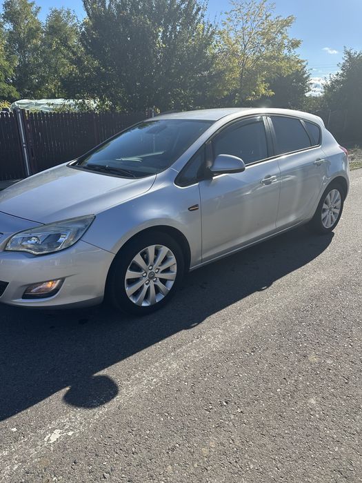 Opel Astra J 2010