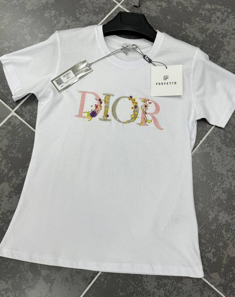 Tricou Dior dama
Calitate Premium 
Marimi S M XL
Preț 140 lei
Curier