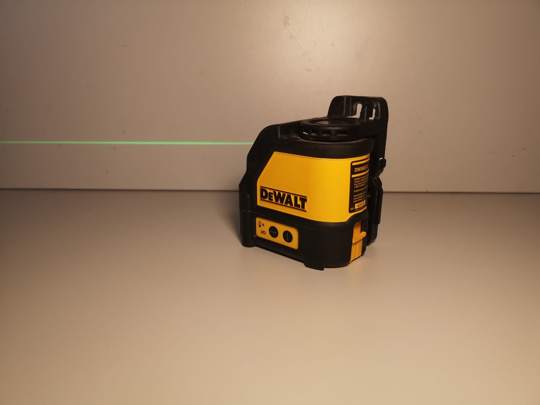 Лазерен нивелир Dewalt DW088CG зелен лъч