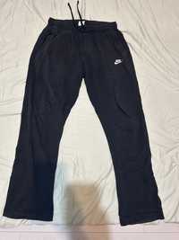 pantaloni nike.