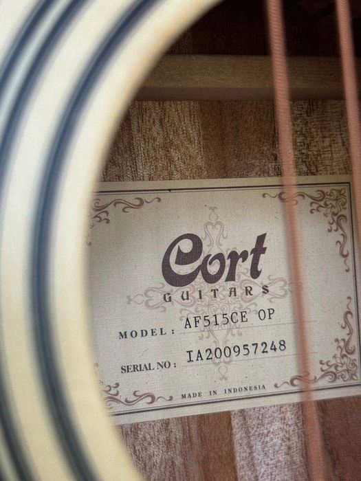 Электро-акустическая гитара Cort AF515CE
