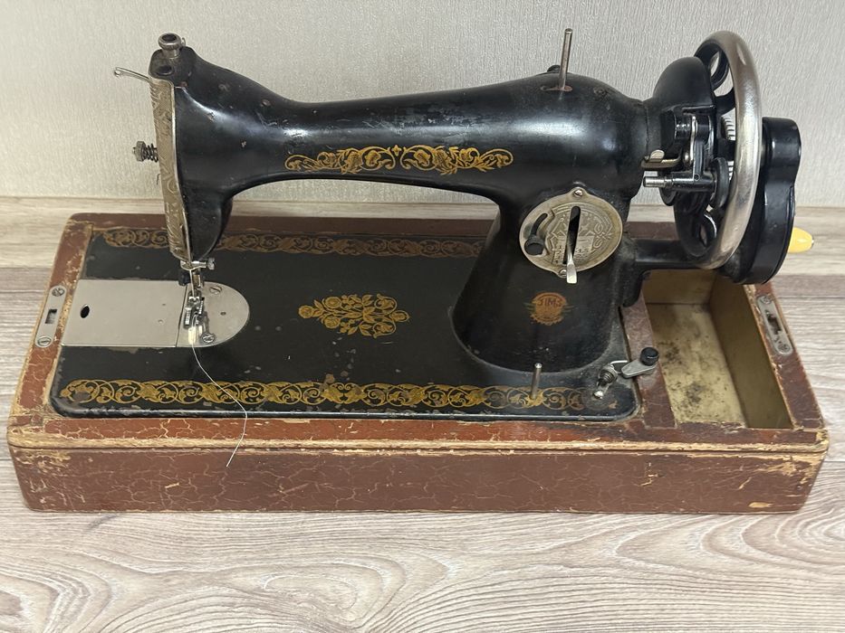 Продам швейную машинку