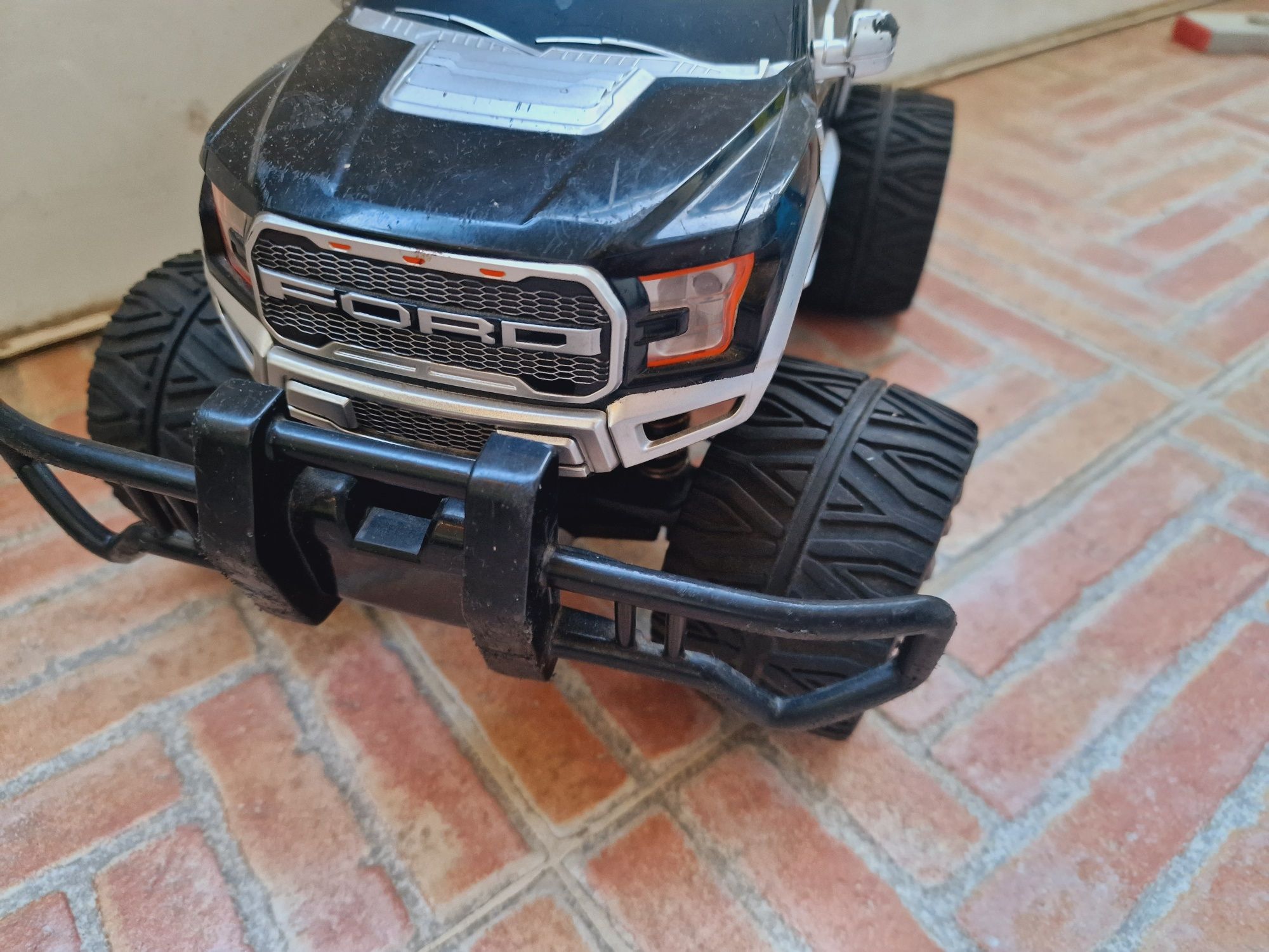 RC Carrera Ford F-150 1/14 джип с дистанционно