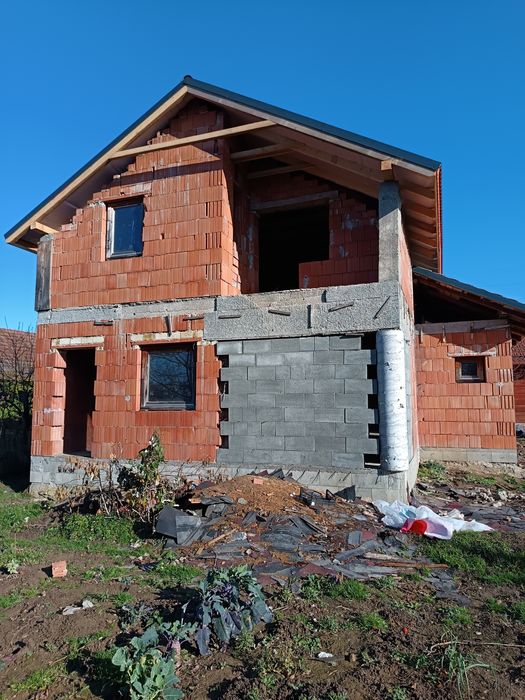 Vând casă nouă în Viile Satu Mare sau schimb cu apartament