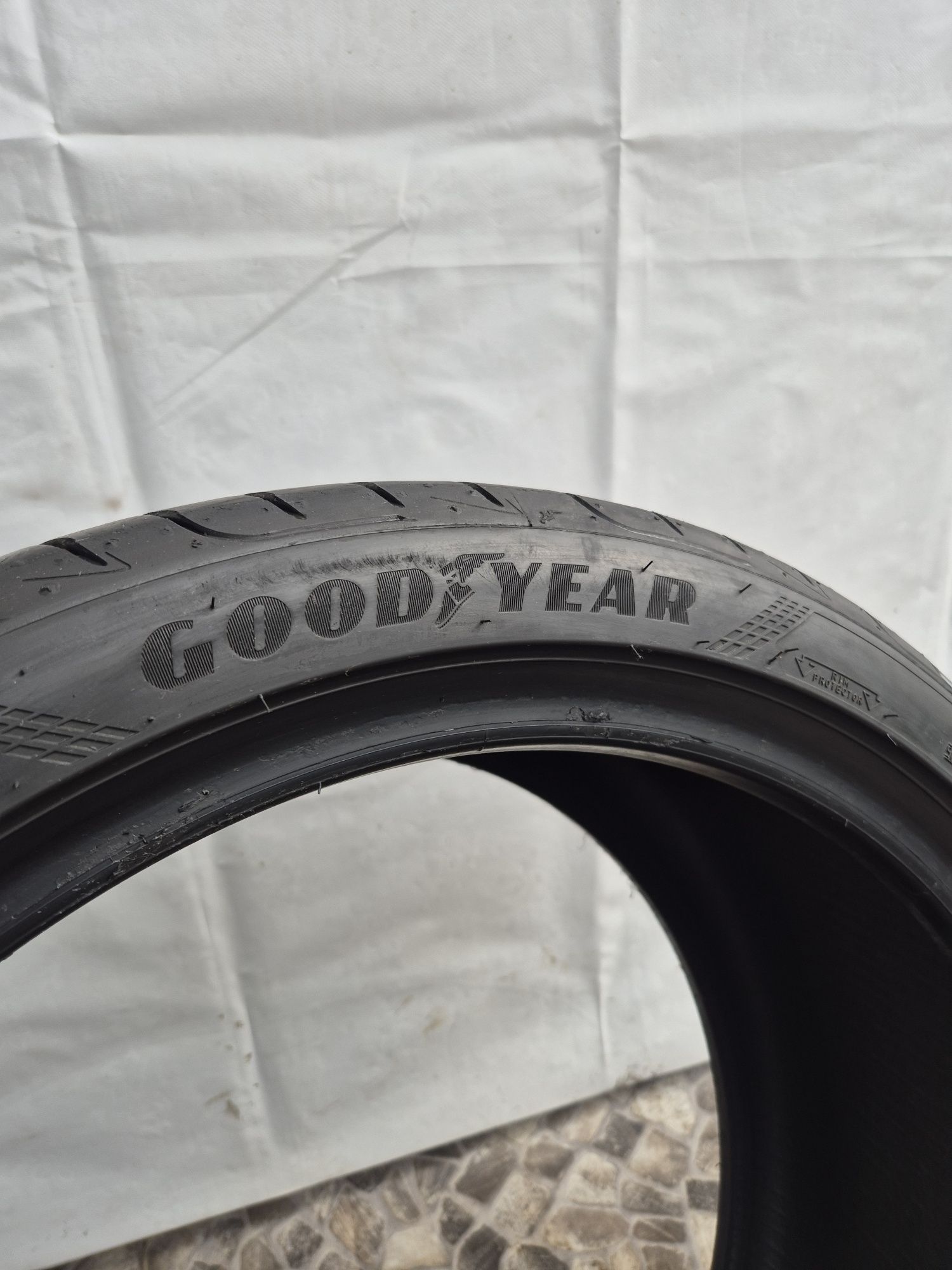 1бр 255 35 19 Goodyear лятна 24г