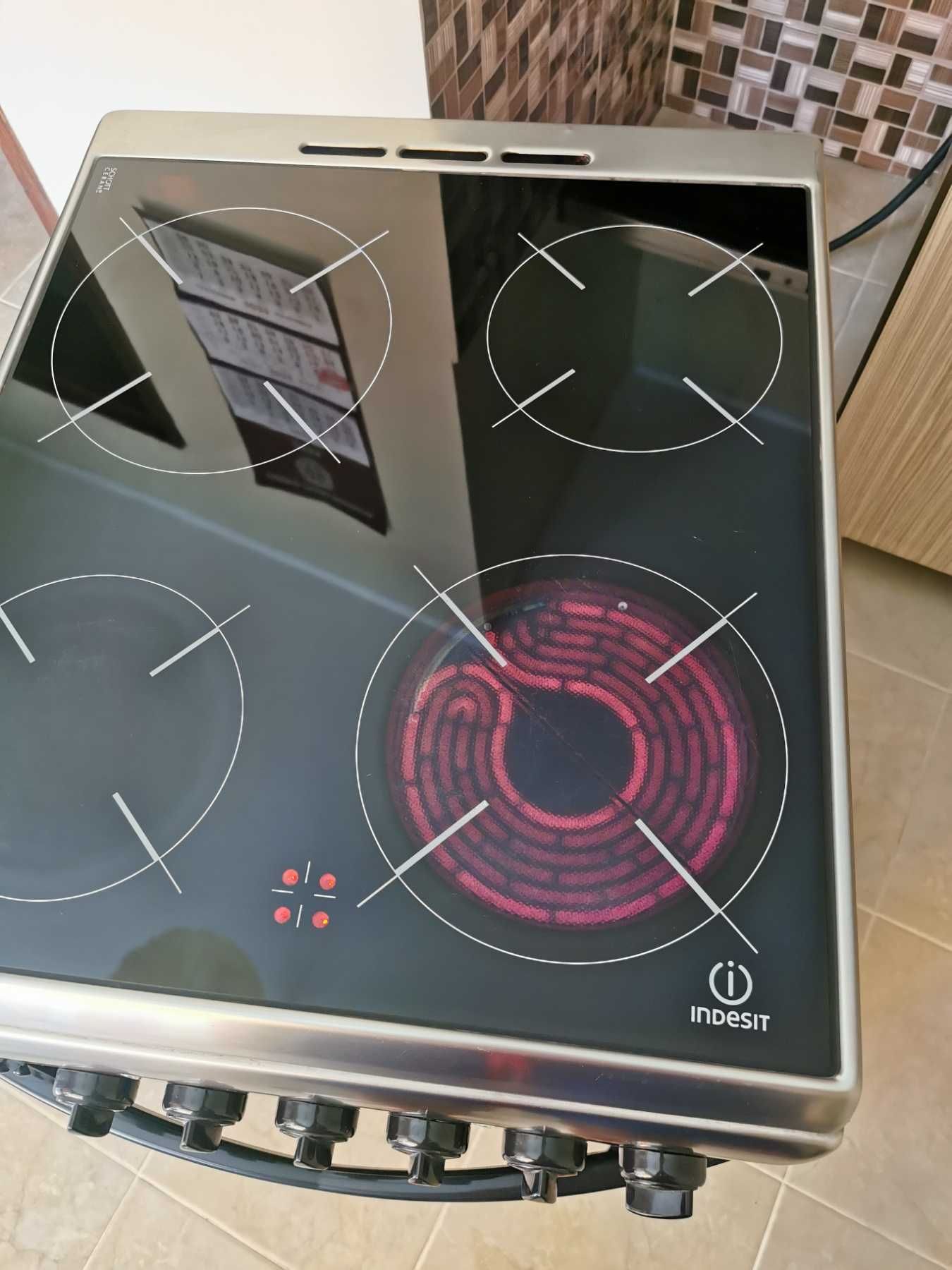Готварска електрическа печка INDESIT