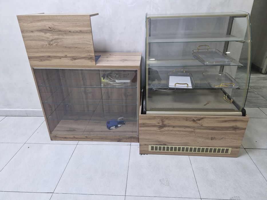 Продам холодильную витрину Carboma 0.9д