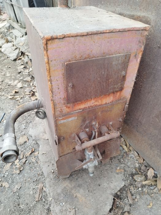 Печка металлическая газовая.