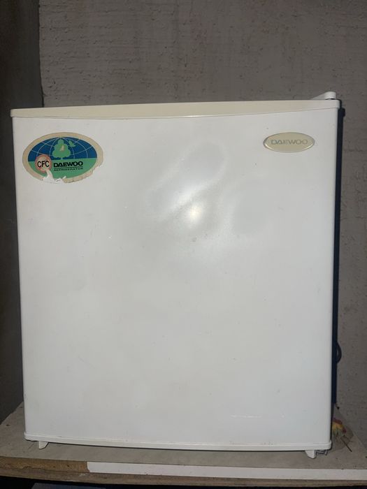 Холодильник мини состояние как новый хорошо работает