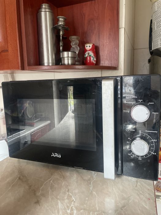 Даром микроволновка работает искрит